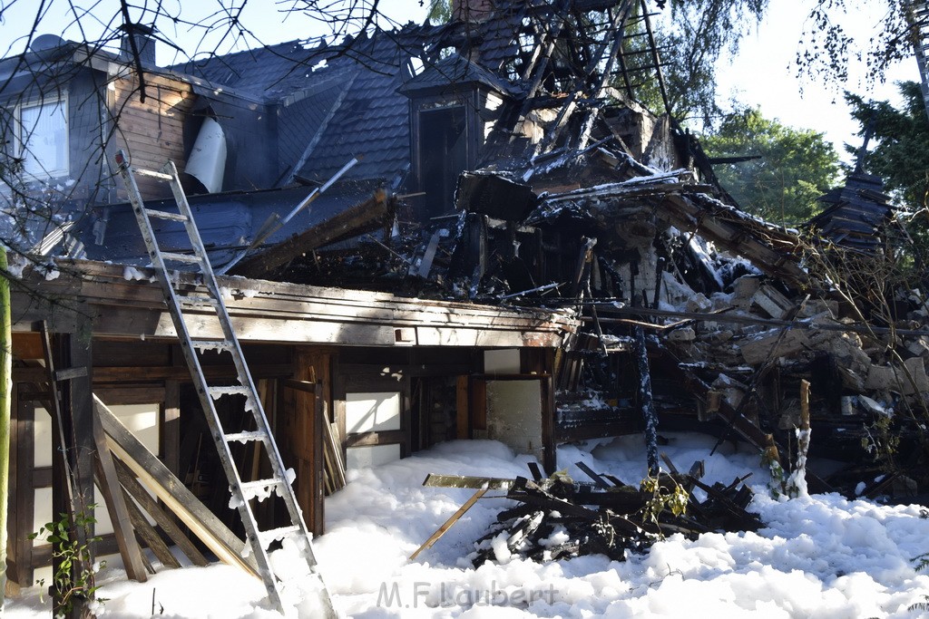 Grossfeuer Einfamilienhaus Siegburg Muehlengrabenstr P1231.JPG - Miklos Laubert